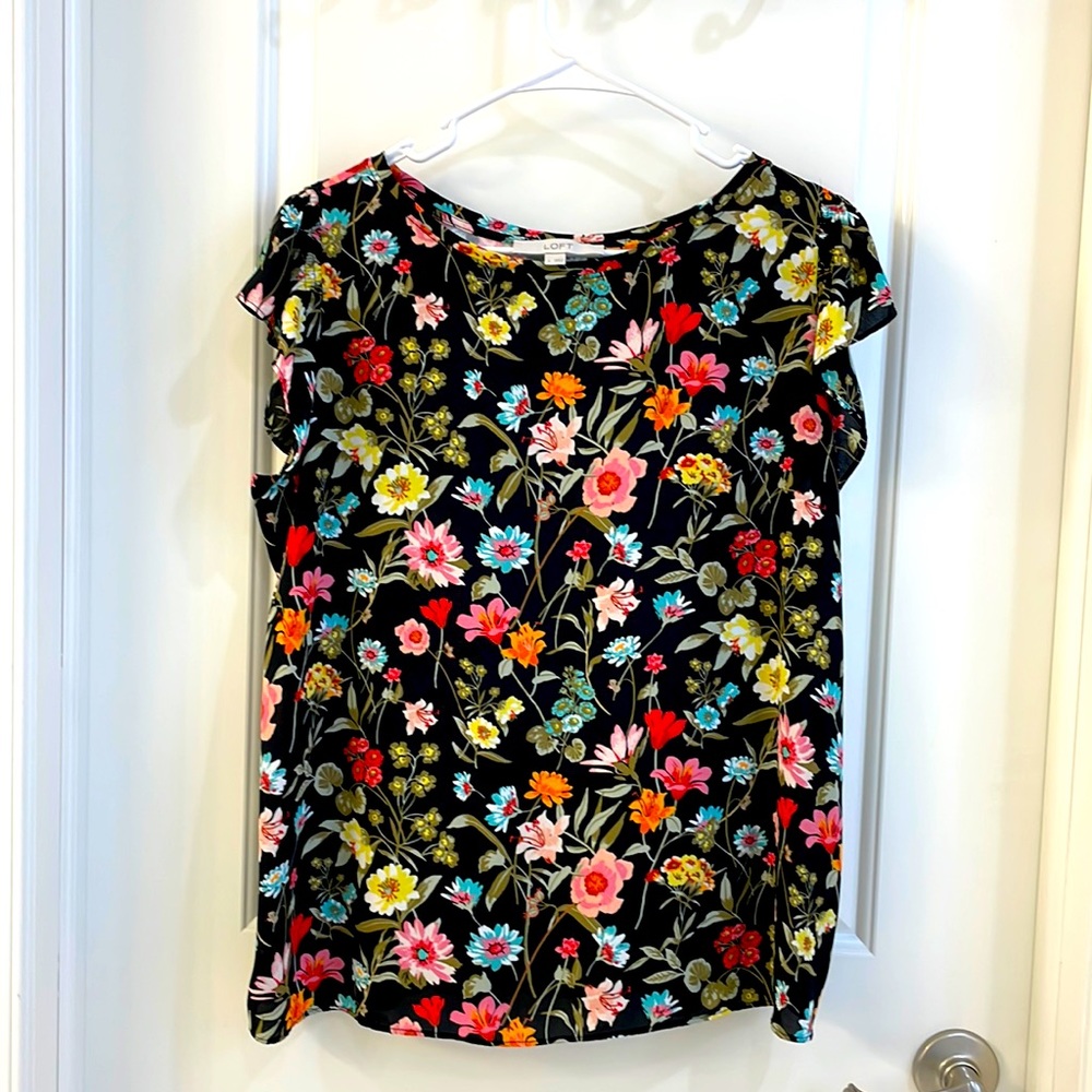 Women’s LOFT Floral Blouse size Large - EUC